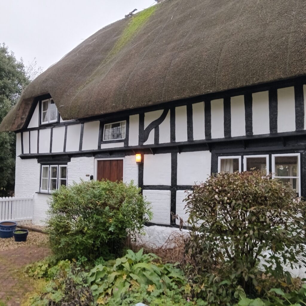 Beautiful Tudor farm house/cottage near Devizes